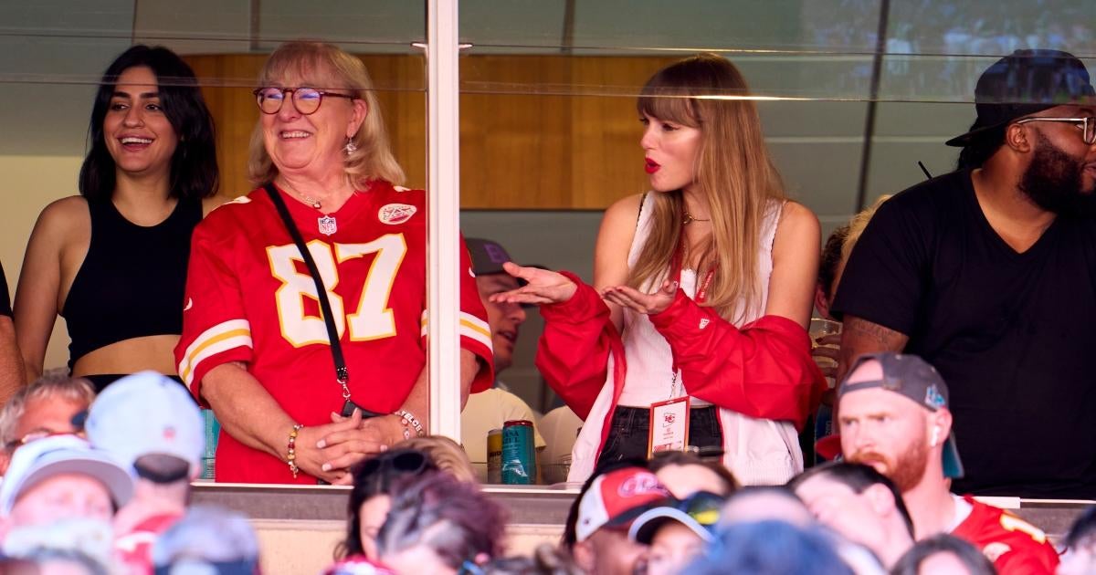 Taylor Swift Fans Take Offense to Travis Kelce's Mom Donna Making 'Rude ...