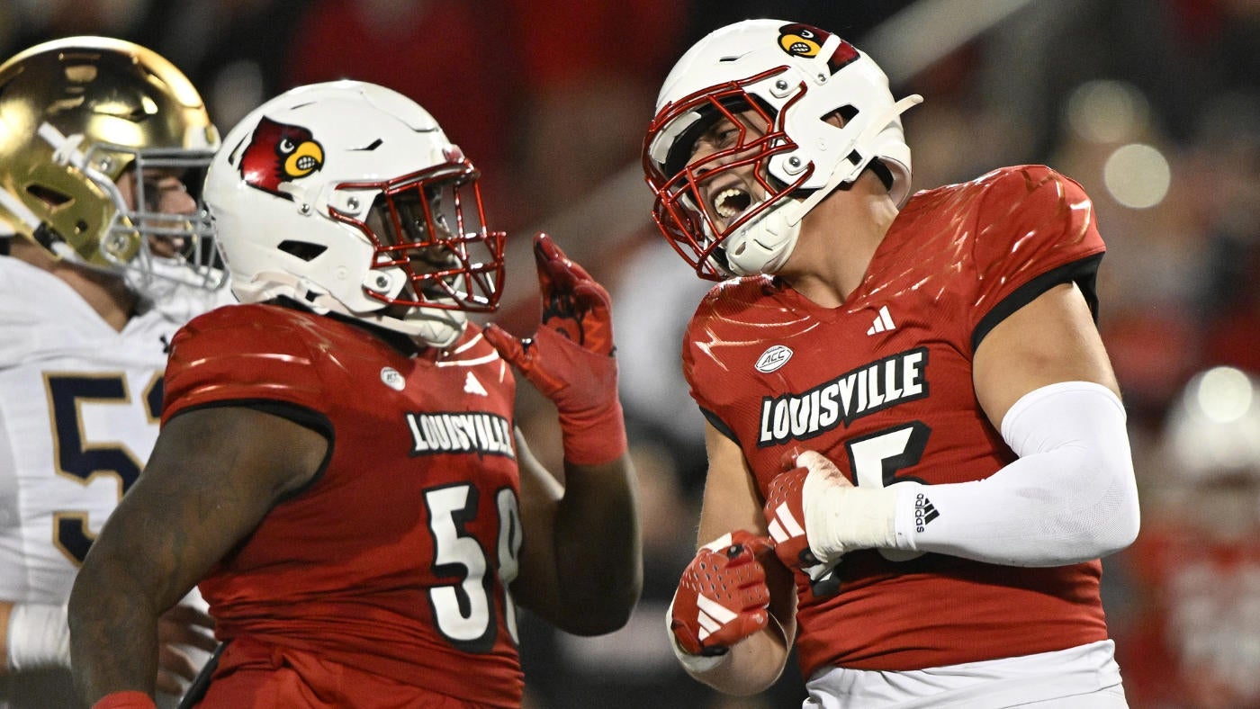 Louisville upsets Notre Dame as No. 25 Cardinals stifle Sam Hartman, No. 10 Irish in statement win