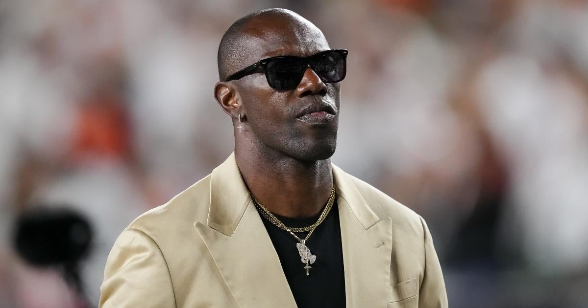 terrell-owens-hit-by-car-basketball-game
