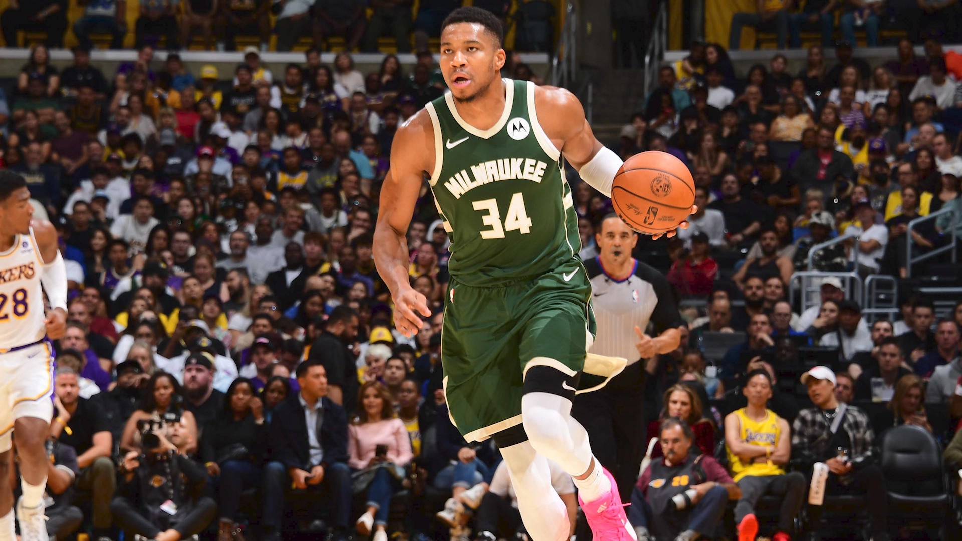 Giannis Antetokounmpo agrees to three-year, 6 million extension with Bucks