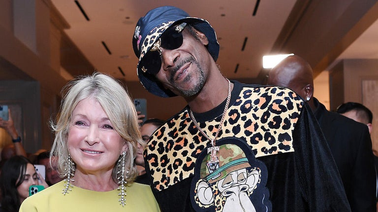 Martha Stewart Covers Classic Dr. Dre and Snoop Dogg Song on the Harp