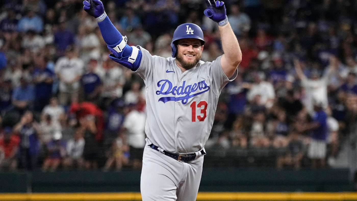 Dodgers’ Max Muncy agrees to two-year,  million contract extension on first day of MLB offseason