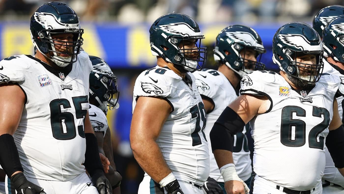 LOOK: Eagles' Jason Kelce, Jordan Mailata and Lane Johnson nail rendition of 'All I Want for Christmas is You'