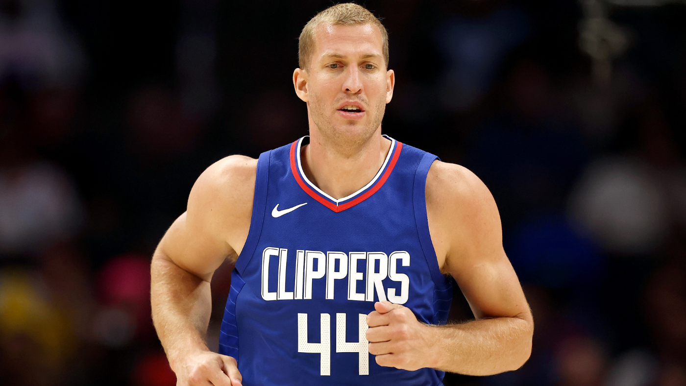 Clippers' Mason Plumlee to miss months with knee injury, team reportedly eyeing replacement on trade market