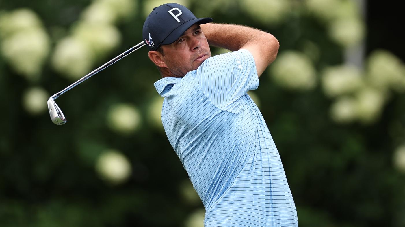 LOOK: Gary Woodland returns to driving range two months after brain surgery