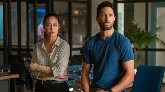 ncis-hawaii-vanessa-lachey-noah-mills