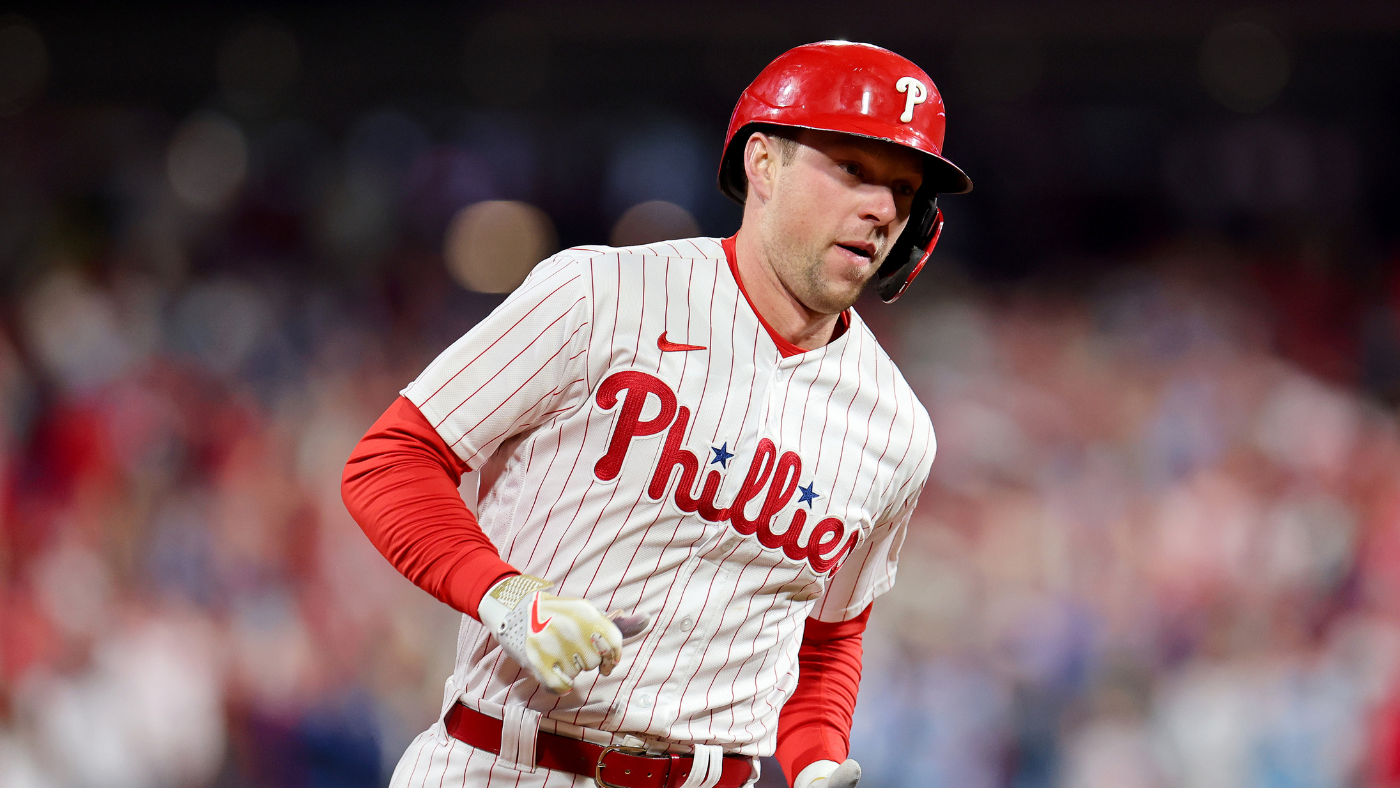 Rhys Hoskins signing with Brewers: Former Phillies slugger agrees to two-year,  million deal