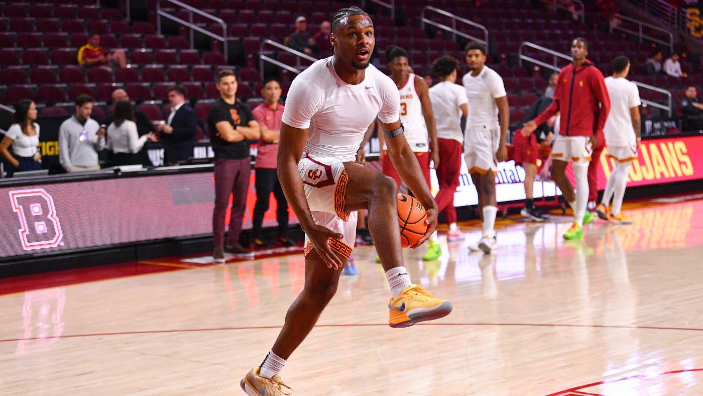 Bronny James goes through warmups: LeBron James' son participates in pregame drills for first time