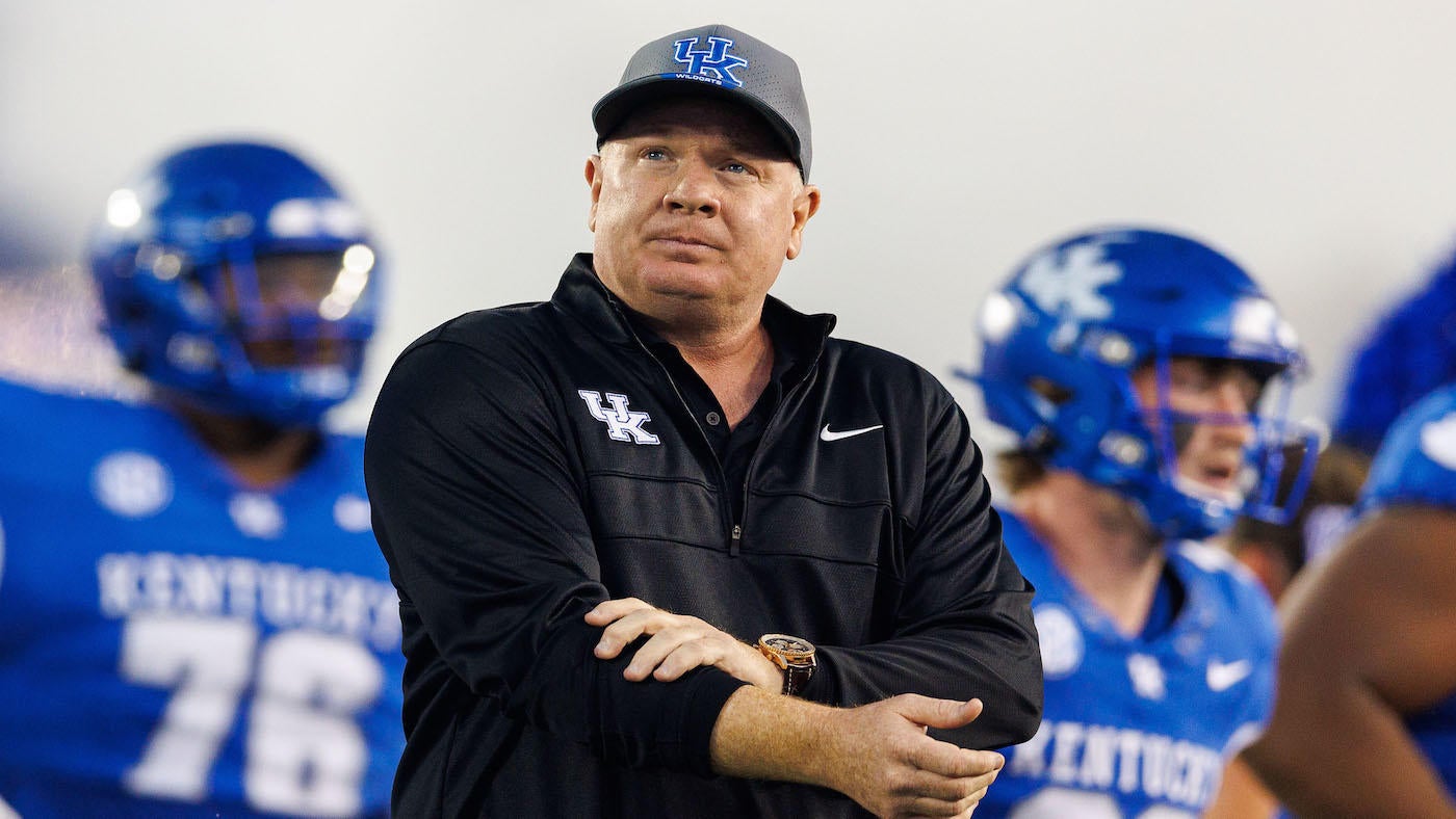 Kentucky coach Mark Stoops decides to stay with Wildcats after emerging as Texas A&M's top target