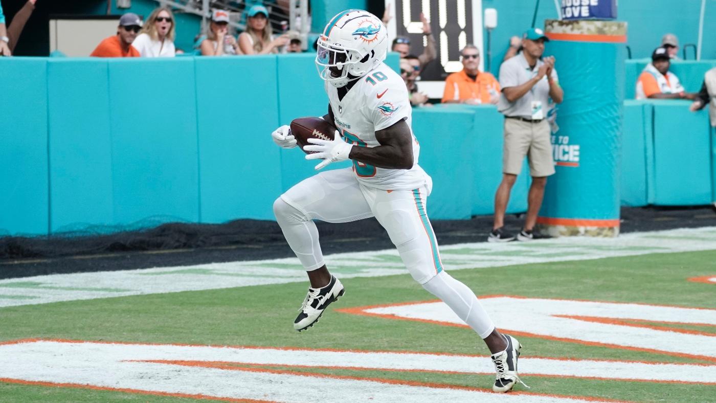 Dolphins' Tyreek Hill announces he's covering cameraman Kevin Fitzgibbons' salary after NFL suspension