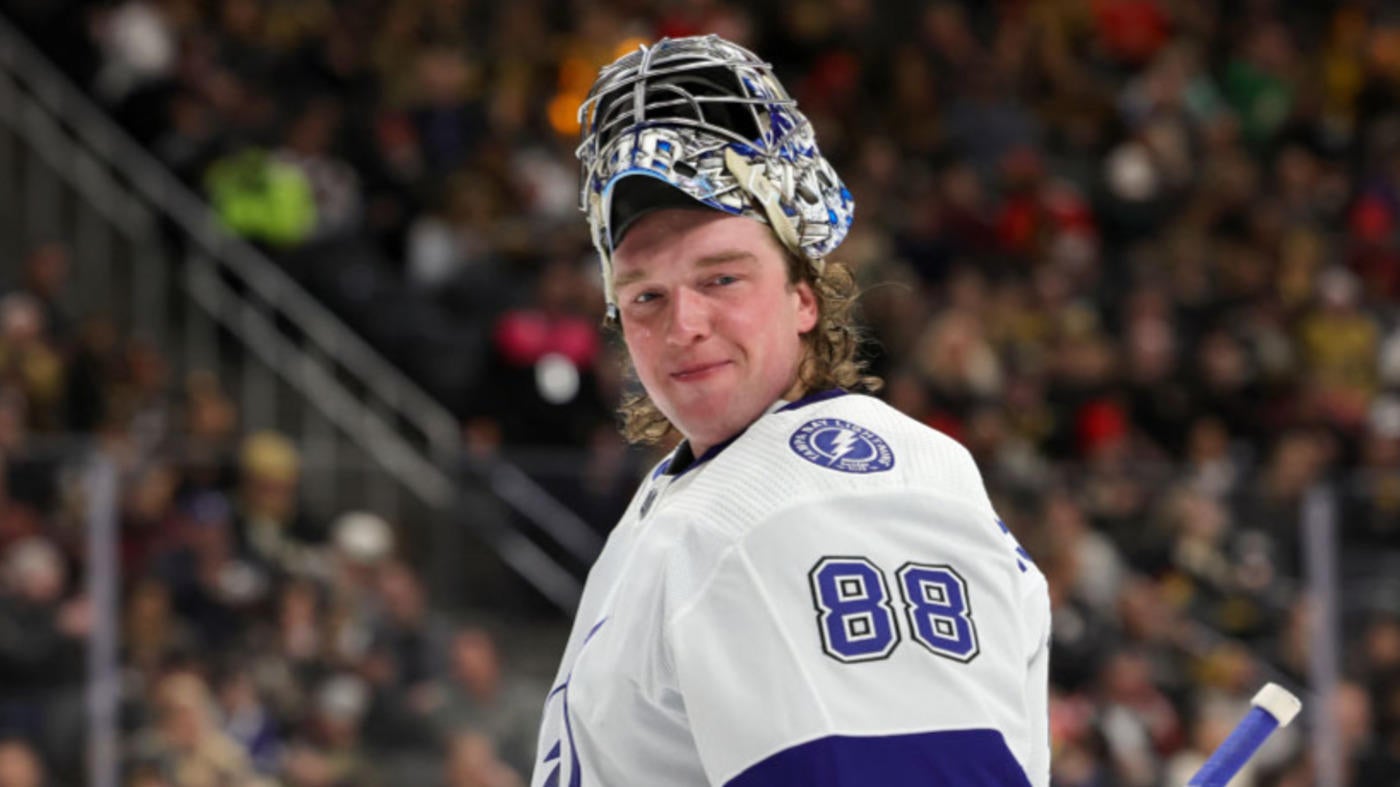 WATCH: Lightning’s Andrei Vasilevskiy can’t help but laugh after hearing fart during media scrum