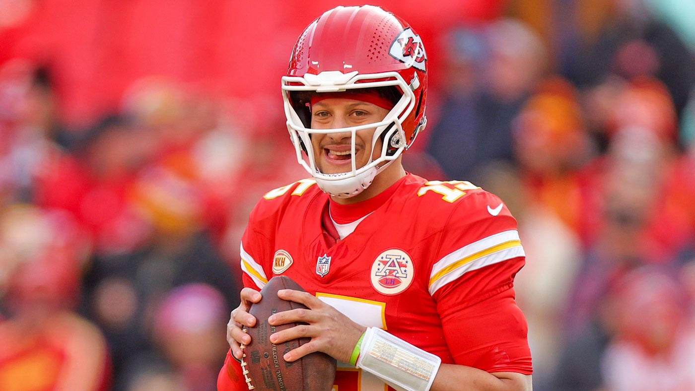 Chiefs' Patrick Mahomes skirts NFL rules again, this time with secret Coors Light commercial for time capsule