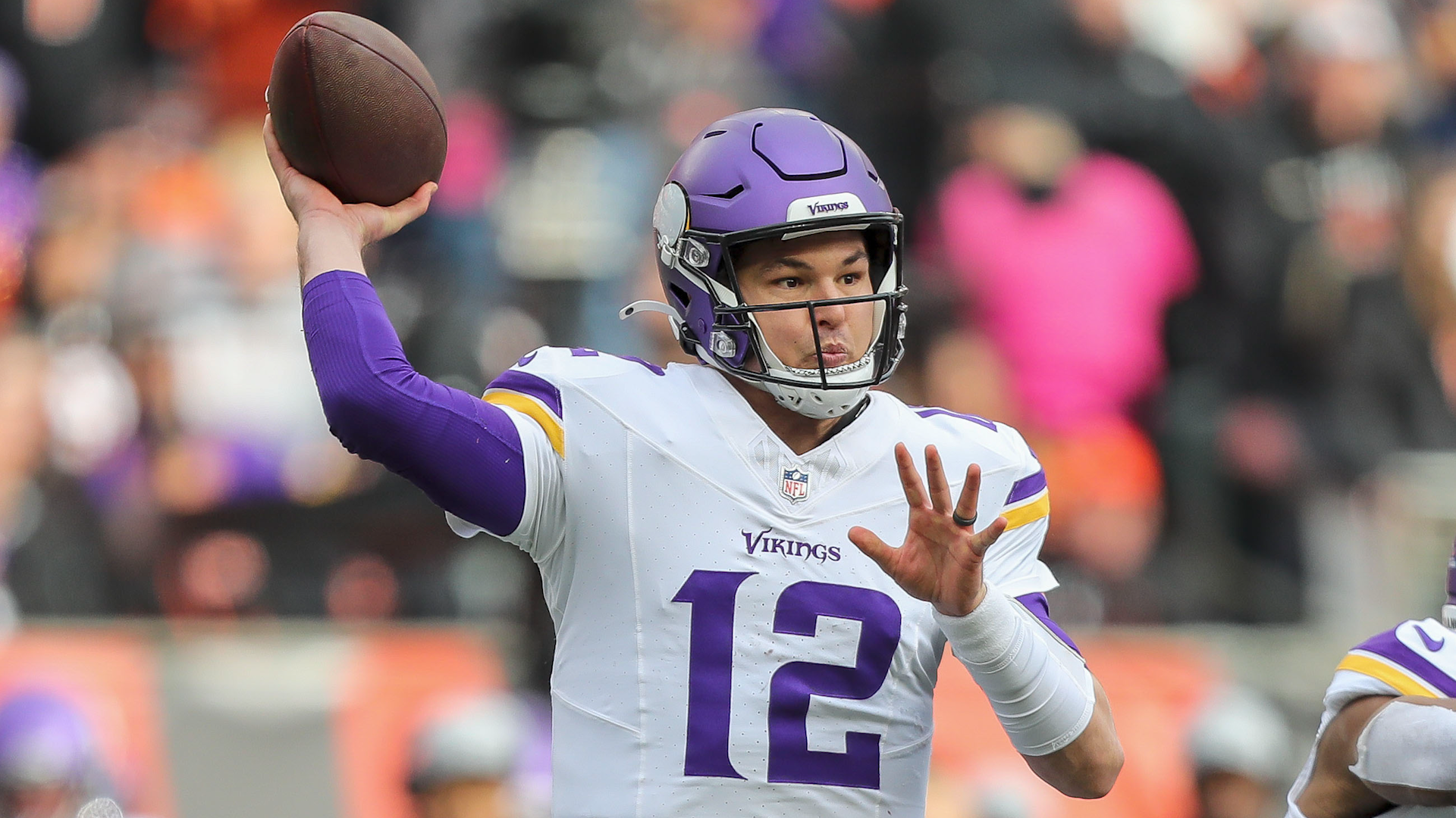 Vikings get improved quarterback play from Nick Mullens, but their