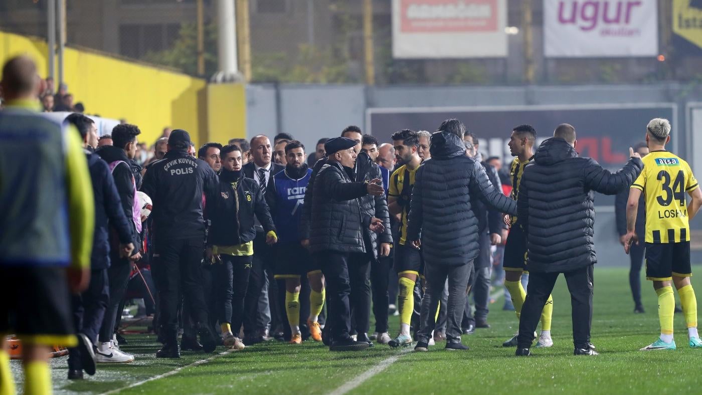 Turkish club president pulls team off field after referee decides not to give penalty kick