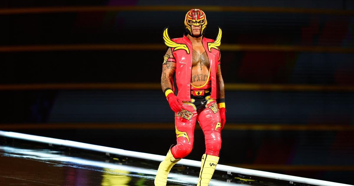 rey-mysterio-signs-new-contract-wwe