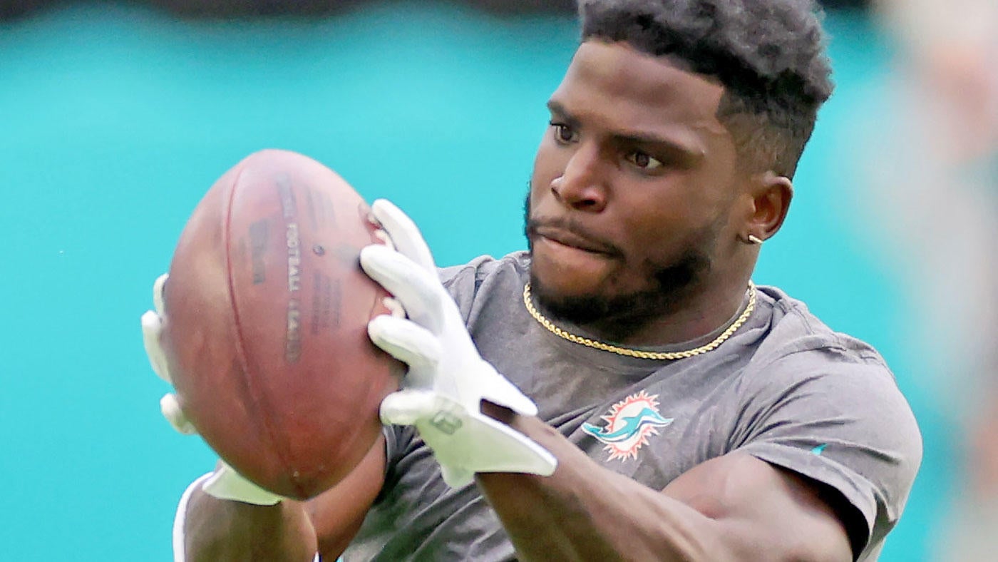 Tyreek Hill's agent says star WR is committed to Dolphins despite season-ending comments