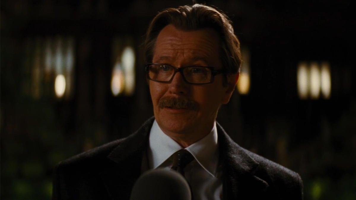 Gary Oldman Reveals One of the Two Notes Christopher Nolan Gave Him on ...