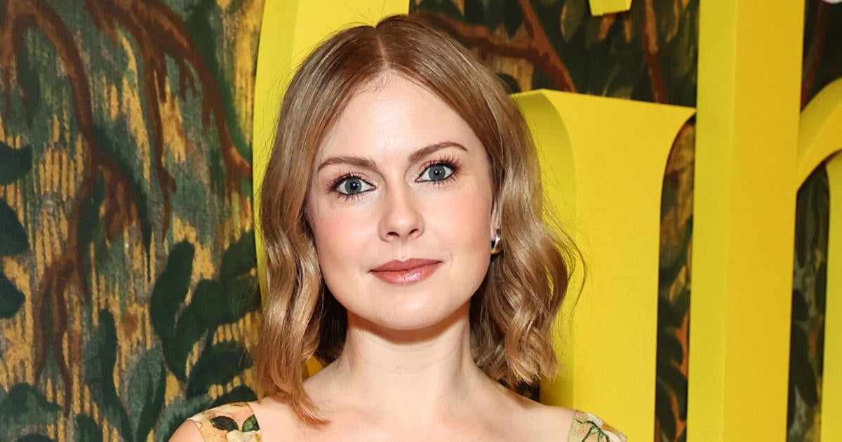 'Ghosts' Star Rose McIver Reveals Pregnancy at Golden Globe Awards