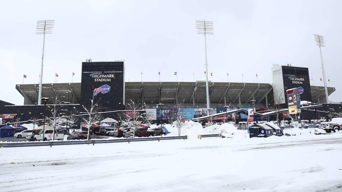 Bills vs. Steelers wild card playoff game: Volunteers flock to Highmark Stadium to help shovel snow