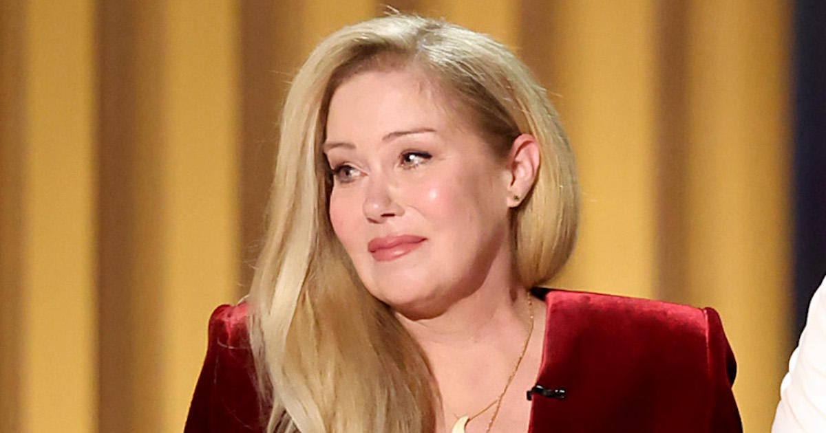 Christina Applegate Gets Emotional During Standing Ovation At Emmys ...