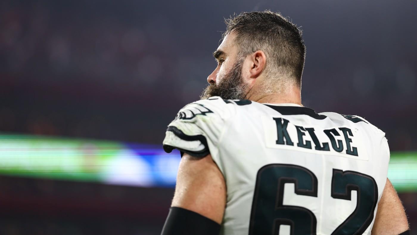 Eagles All-Pro center Jason Kelce tells teammates he's retiring after playoff loss to Buccaneers, per report