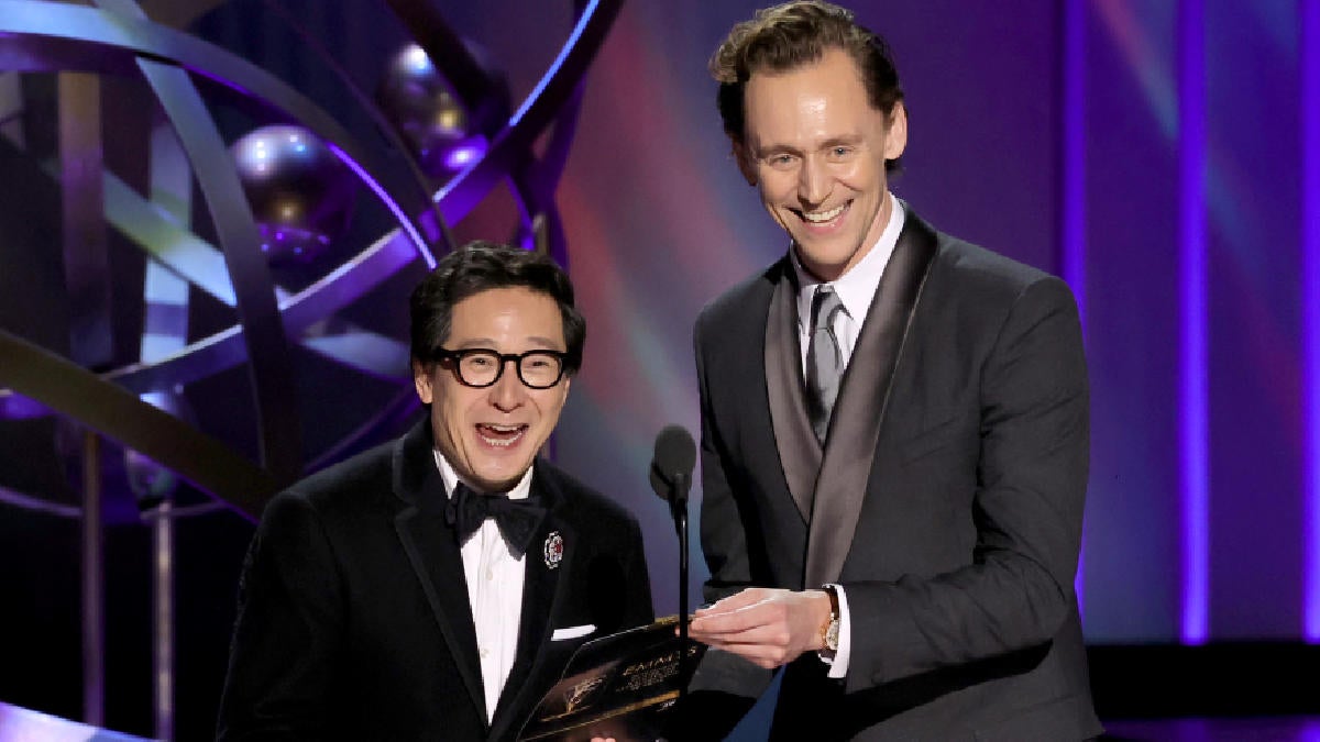 Loki's Tom Hiddleston and Ke Huy Quan Reunite at 2024 Emmys