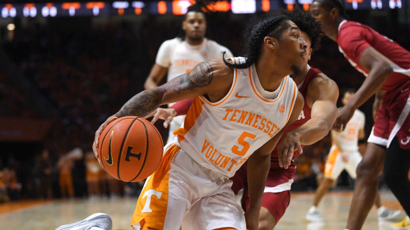 
                        College basketball rankings, grades: Tennessee, Auburn earn 'A+', Louisville gets 'F'
                    