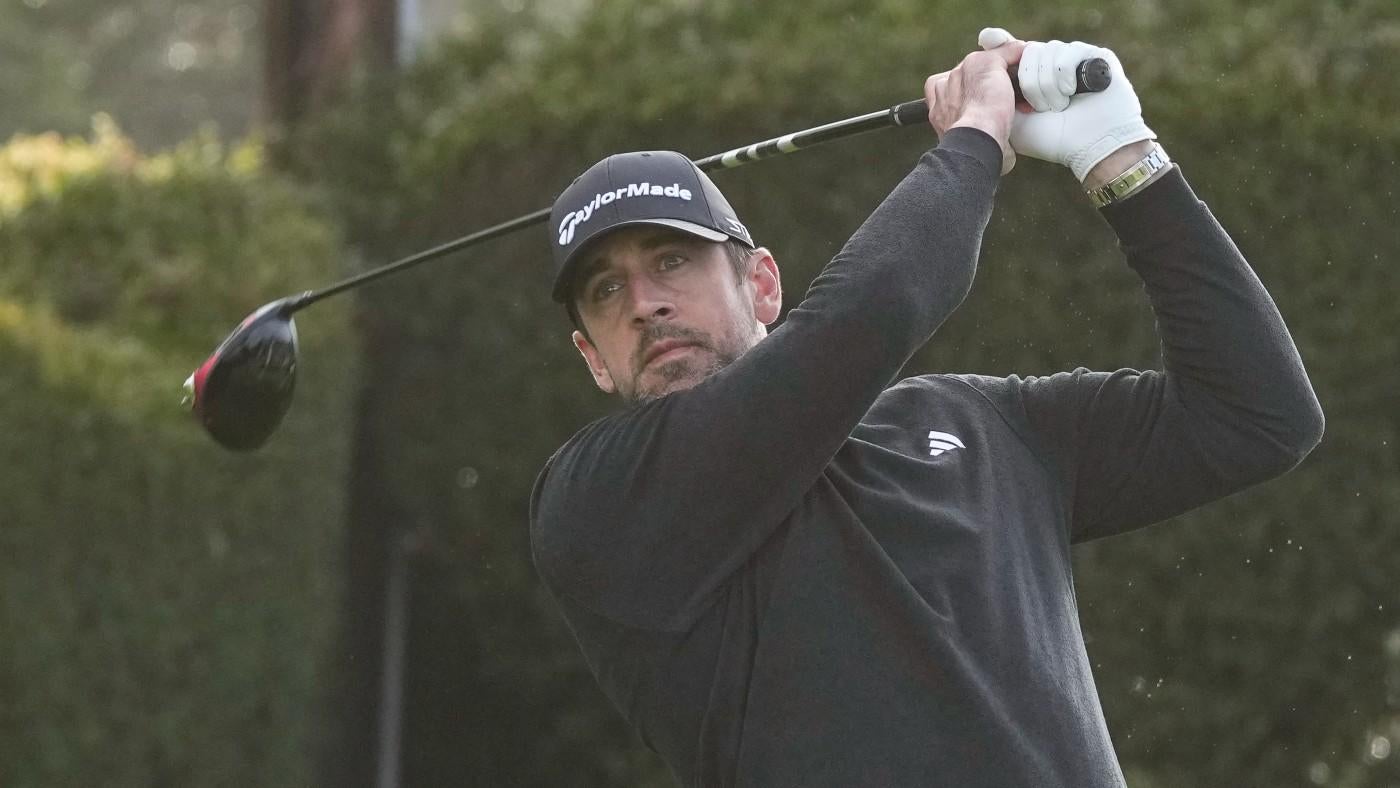 LOOK: Jets' Aaron Rodgers hits hole-in-one in his first golf trip since season-ending Achilles surgery