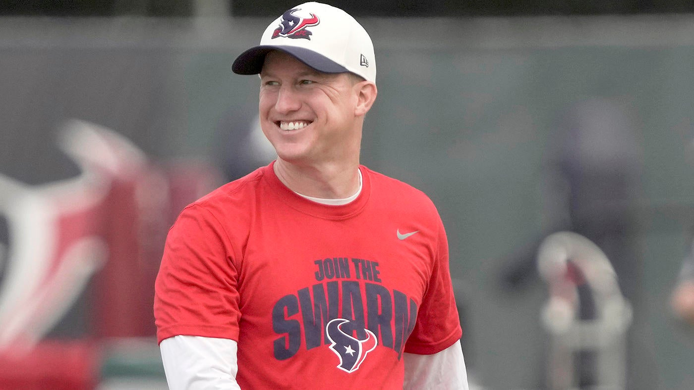 Texans OC Bobby Slowik reaches new deal with team, per report; QB coach Jerrod Johnson also staying in Houston