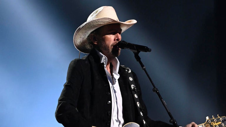 Toby Keith's Mom Joined Him Onstage in One of His Final Shows