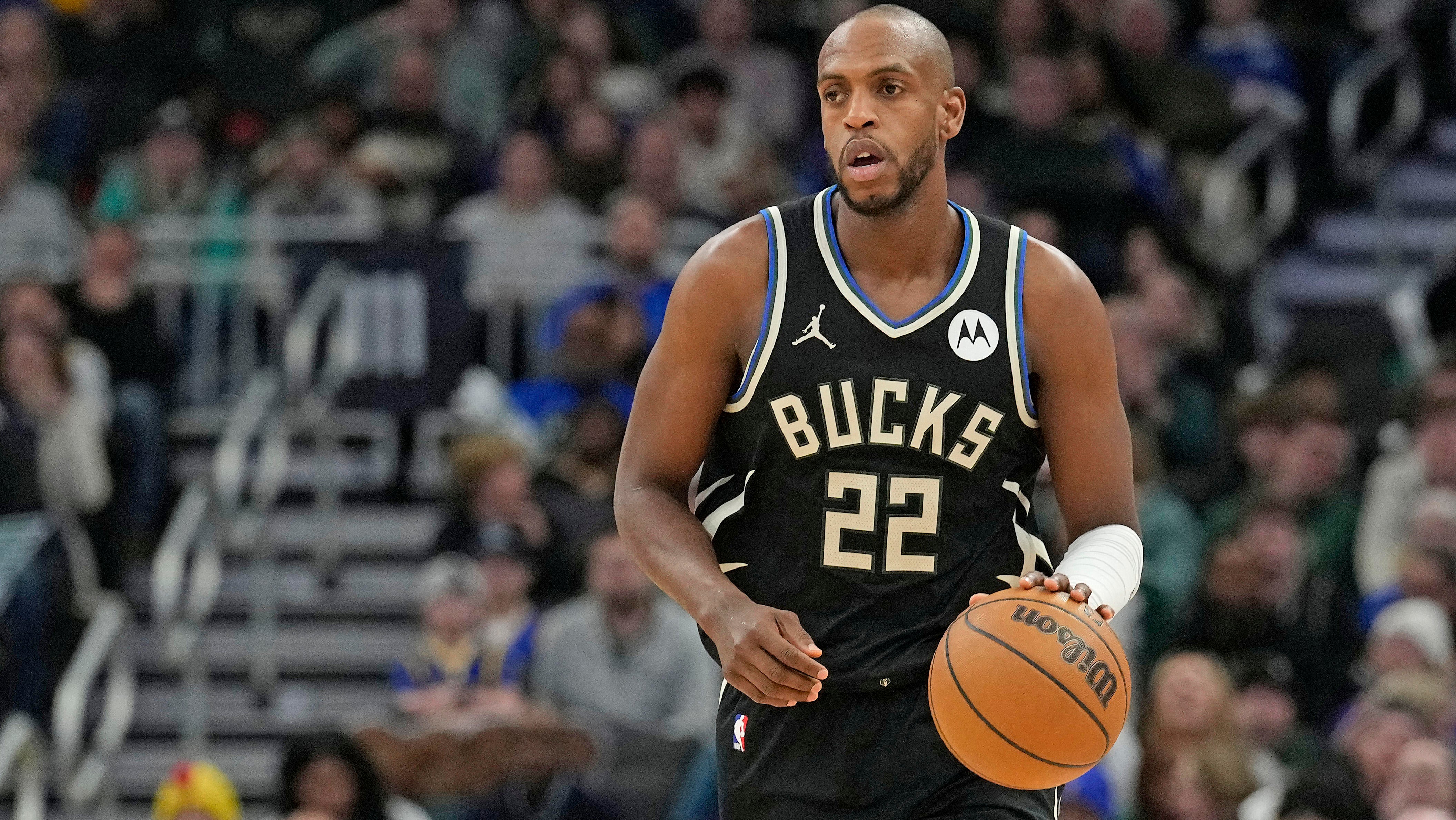 Khris Middleton injury update: Bucks star leaves loss to Suns on crutches and in walking boot