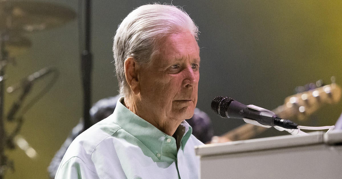 Brian Wilson & Chicago Perform At The Forum