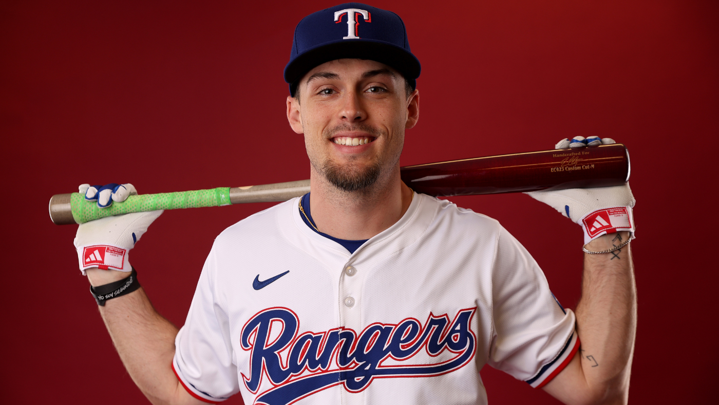 Evan Carter injury: Rangers outfielder day to day after leaving spring training game after getting hit on arm
