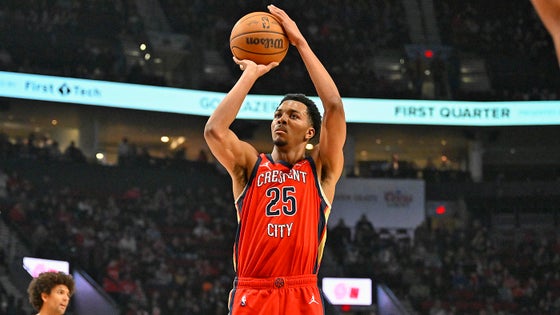 trey-murphy-pelicans-red-free-throw-g.jpg