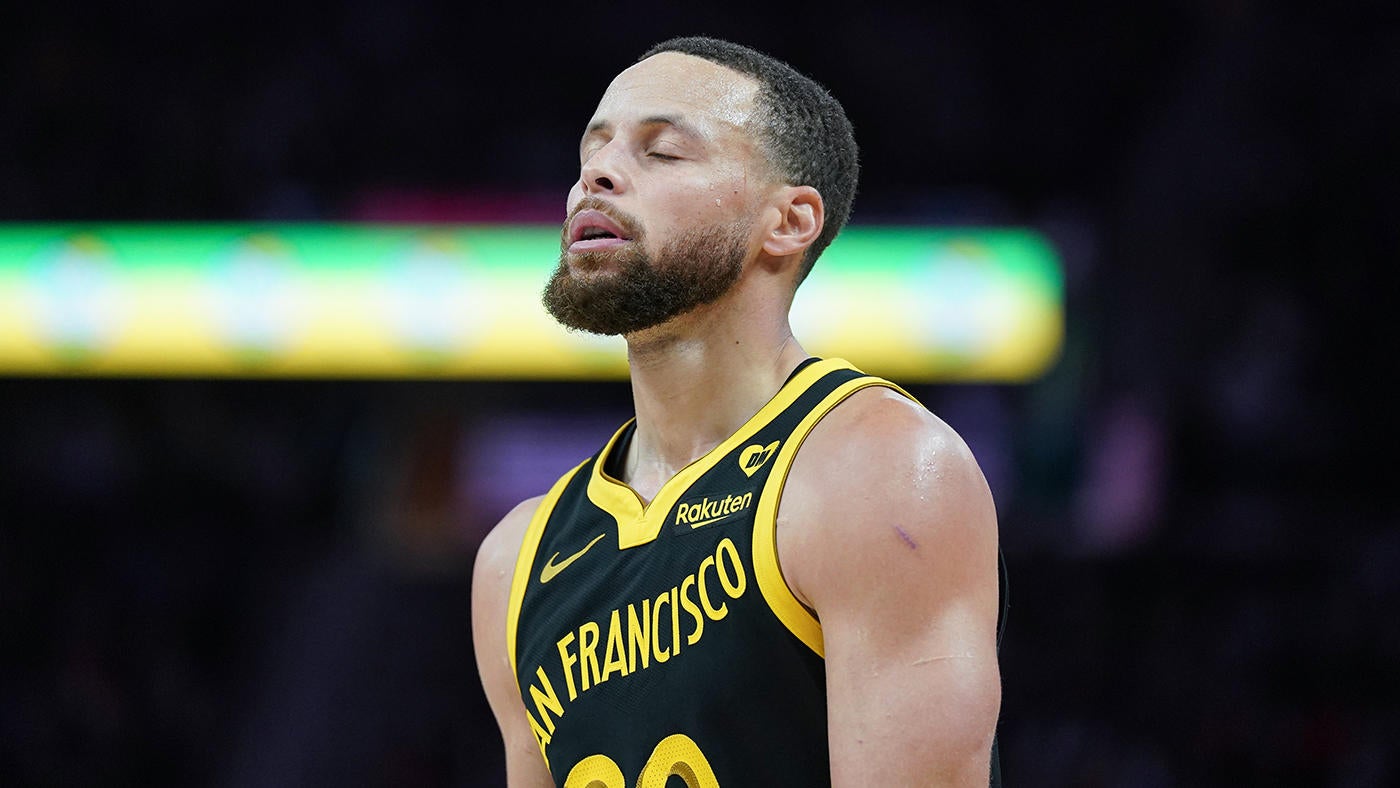 Stephen Curry injury update: Warriors star exits loss to Bulls with apparent ankle issue, does not return