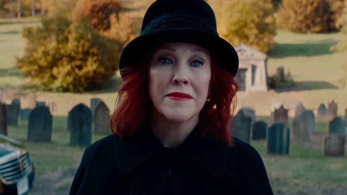 Beetlejuice Beetlejuice: Catherine O'Hara Reveals How Re-Watching the Original Movie Informed the Sequel