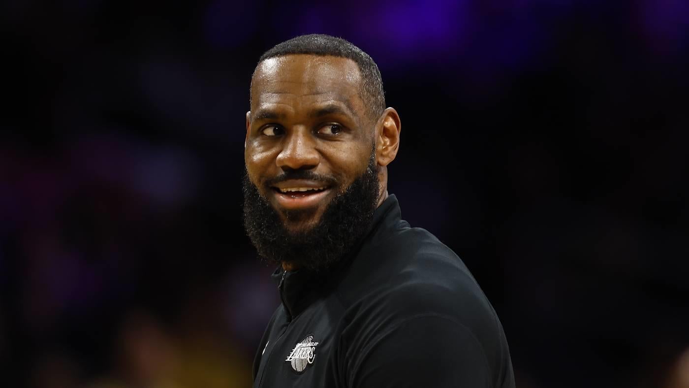 
                        NCAA Tournament 2024: Lakers' LeBron James gifts Duquesne team new sneakers ahead of matchup with BYU
                    