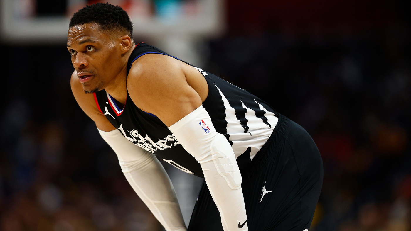 Russell Westbrook injury: Clippers guard could return Monday after surgery on fractured left hand, per report