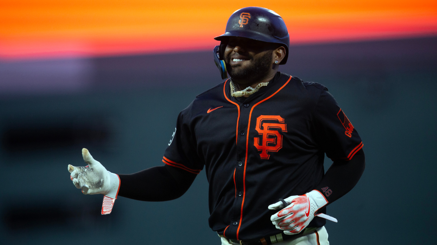 WATCH: Pablo Sandoval singles in possibly final Giants at-bat, but World Series champion isn't retiring yet