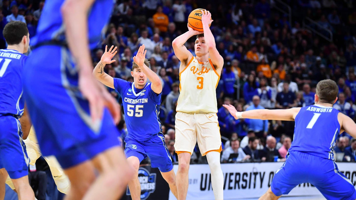 
                        Tennessee is 'unstoppable' during 18-0 run that dooms Creighton, puts 2-seed Volunteers into Elite Eight
                    