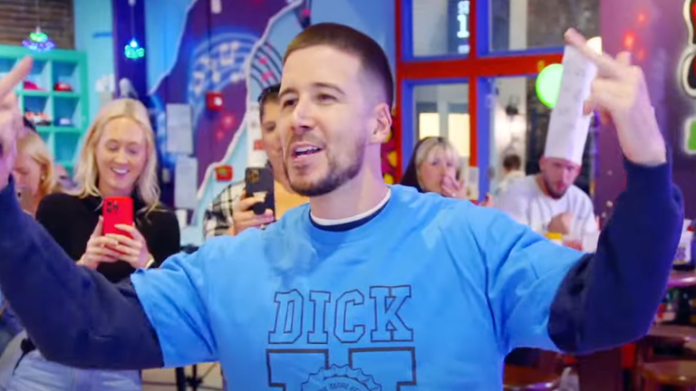 'Jersey Shore: Family Vacation': Vinny Guadagnino May Have Found a Hilarious New Calling in Exclusive Sneak Peek