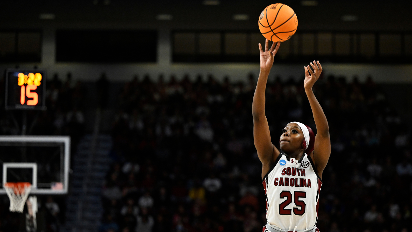 Iowa vs. South Carolina: Raven Johnson re-channels energy after Caitlin Clark's wave off in 2023 Final Four