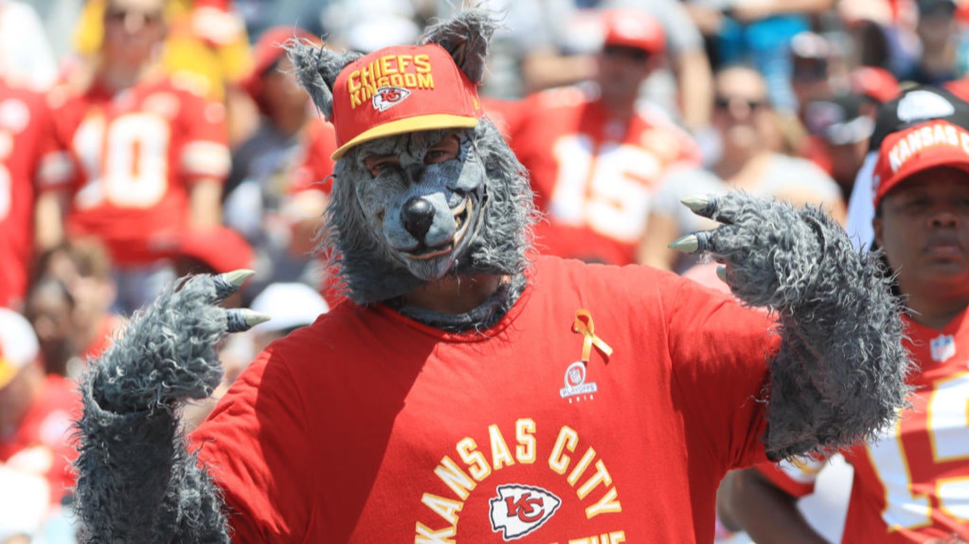 Chiefs fan robbery case: Chiefsaholic, facing 50 years in prison, ordered to pay bank teller $10.8 million