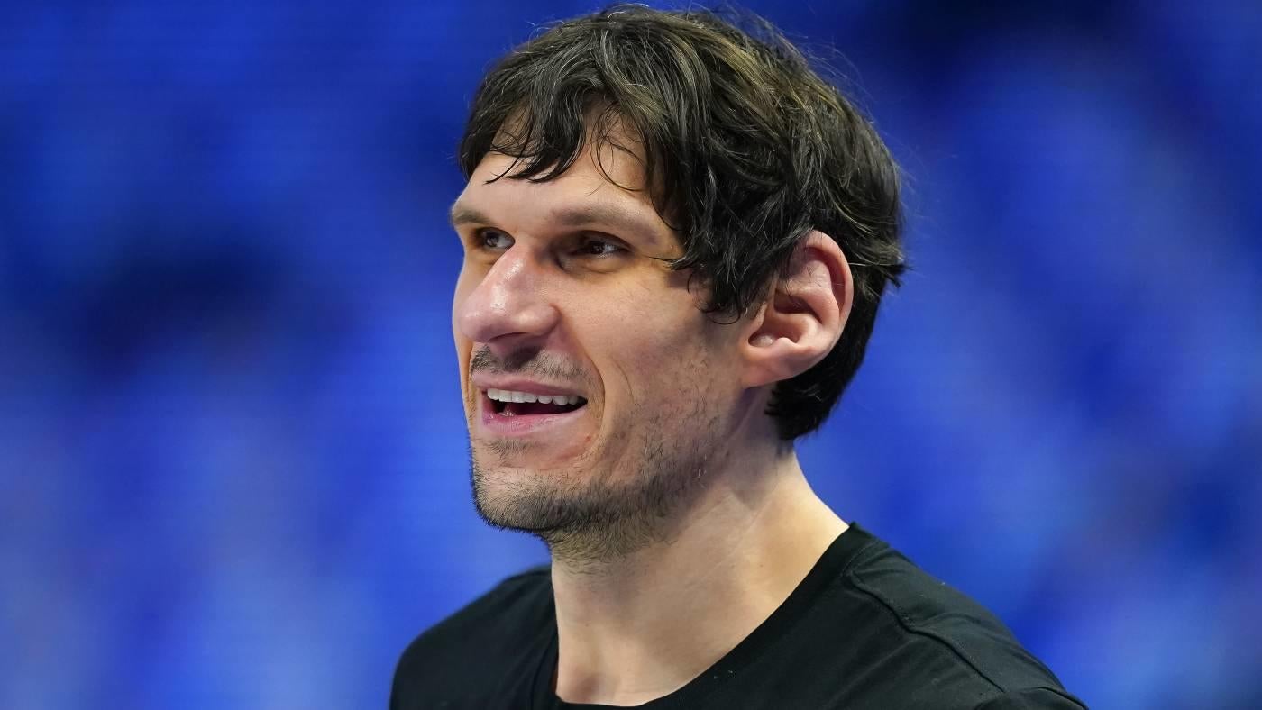 LOOK: Rockets' Boban Marjanovic purposefully misses free throw to earn fans free chicken sandwiches