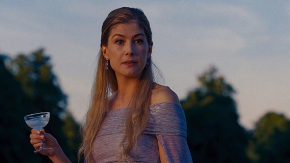 rosamund-pike-saltburn