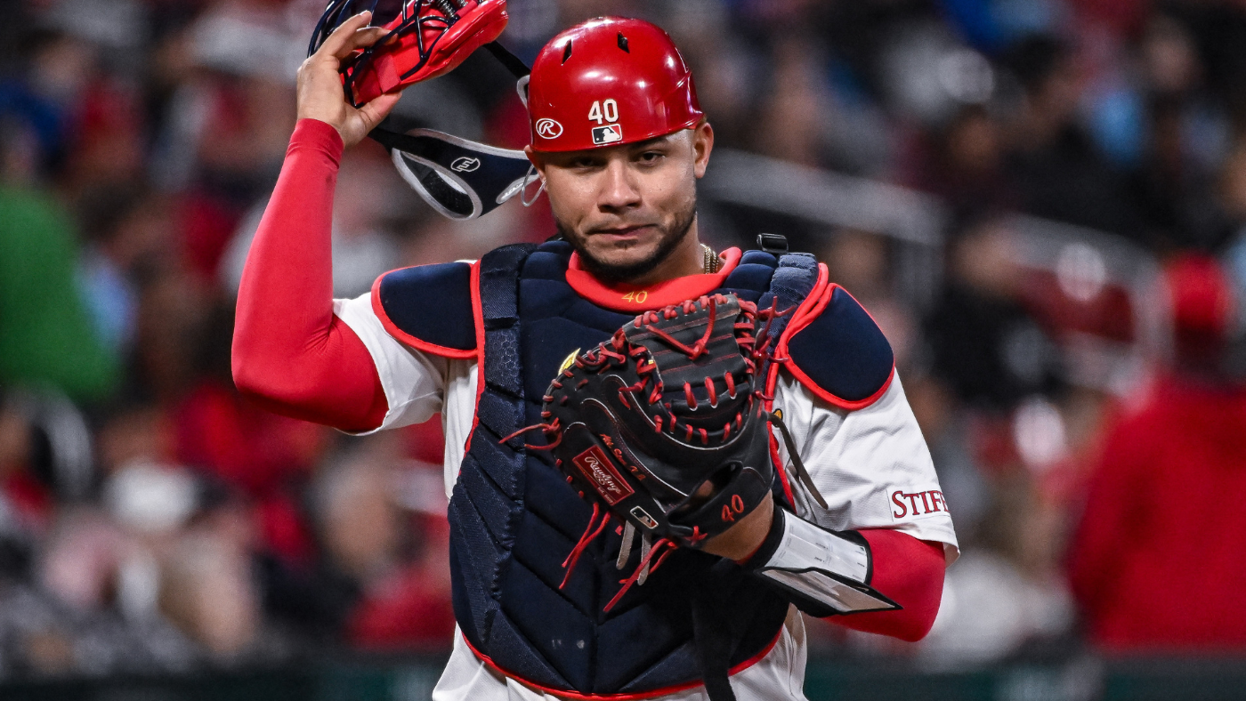 Willson Contreras injury: Cardinals catcher breaks arm after being hit by swing vs. Mets