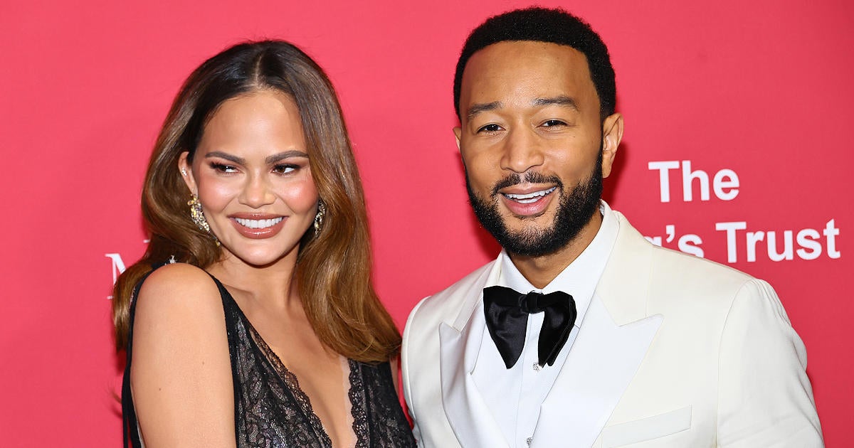 Chrissy Teigen Admits to Contacting Ex-Boyfriends, John Legend Reacts