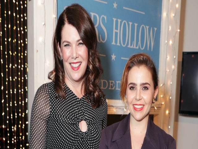 Mae Whitman Reveals Pregnancy With Help From 'Parenthood' TV Mom Lauren Graham
