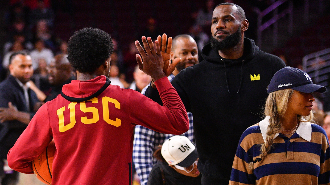 LeBron James won't leave Lakers to play with his son, Bronny, per report
