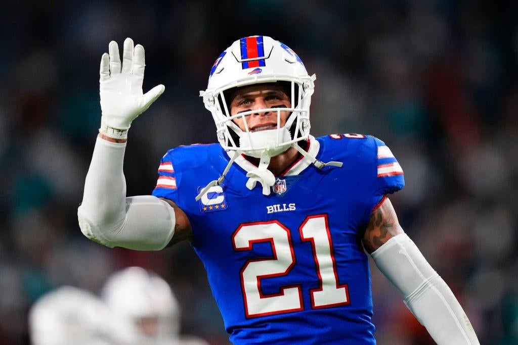 Former Bills safety tells fans 'you've got the best quarterback in the league' after leaving for Dolphins